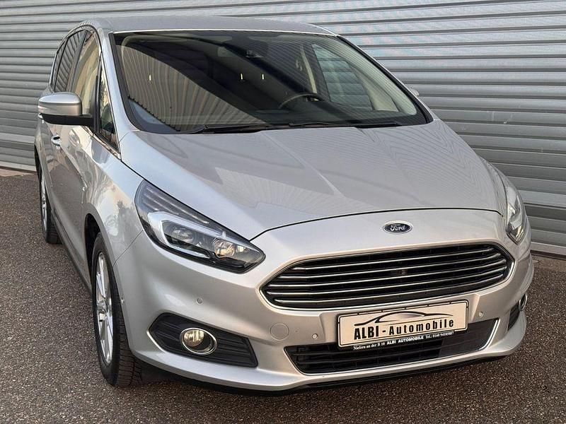 Gebraucht Ford S-MAX Titanium 179 PS (131 kW) 2017 Silber Van / Kleinbus