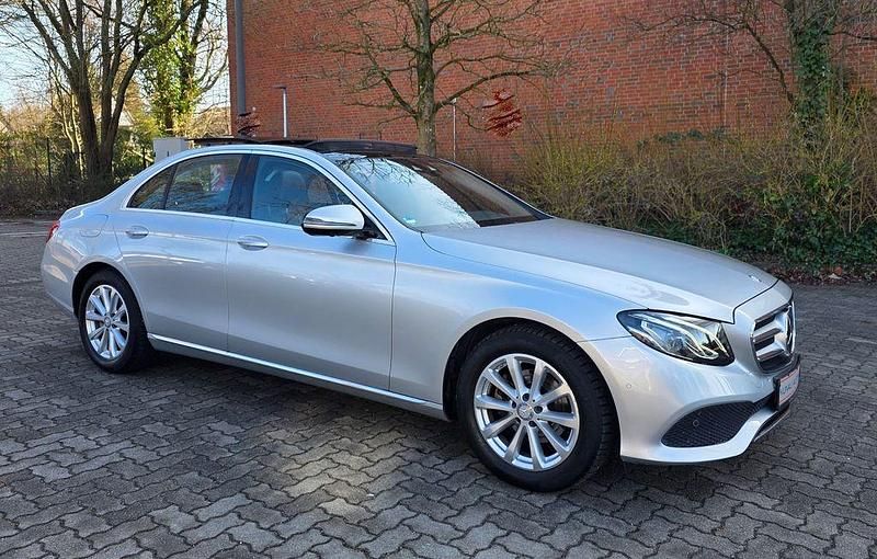 Gebraucht Mercedes E220 Avantgarde 194 PS (142 kW) 2016 Silber Limousine