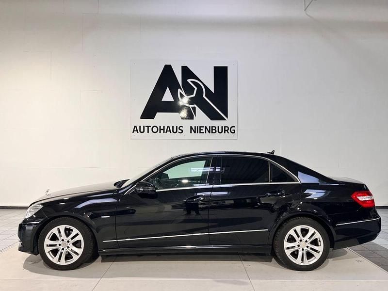 Gebraucht Mercedes E200 Avantgarde 184 PS (135 kW) 2011 Schwarz Limousine