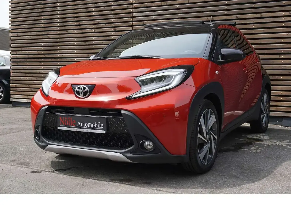 Gebraucht Toyota Aygo X X-plore 72 PS (52 kW) 2022 Rot SUV