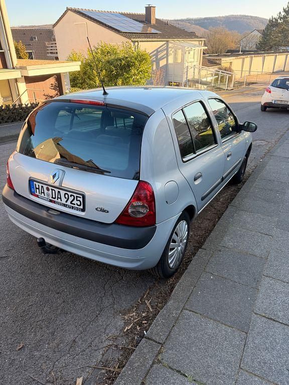 Gebraucht Renault Clio II 75 PS (55 kW) 2004 Silber Limousine