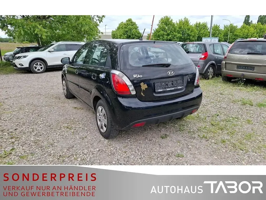 Używany Kia Rio Vision 97 KM (71 kW) 2011 Czarny Sedan/Limuzyna