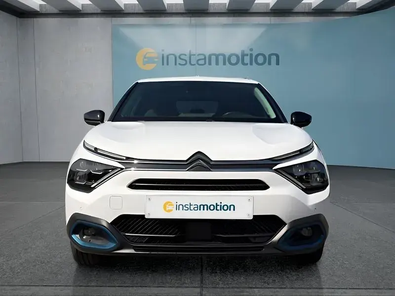 Używany Citroën e-C4 Shine 100 kW (136 KM) 2022 Biały Sedan/Limuzyna