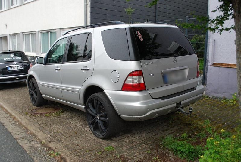 Gebraucht Mercedes ML400 250 PS (183 kW) 2003 Silber SUV
