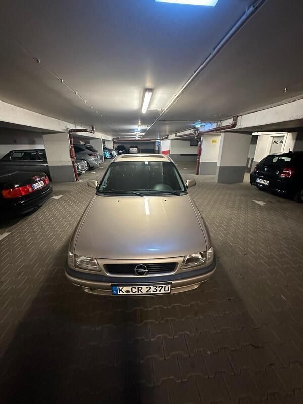 Gold Gebraucht 1996 Opel Astra Limousine | 1.200 € (Fairer Preis) - Bild 1/4