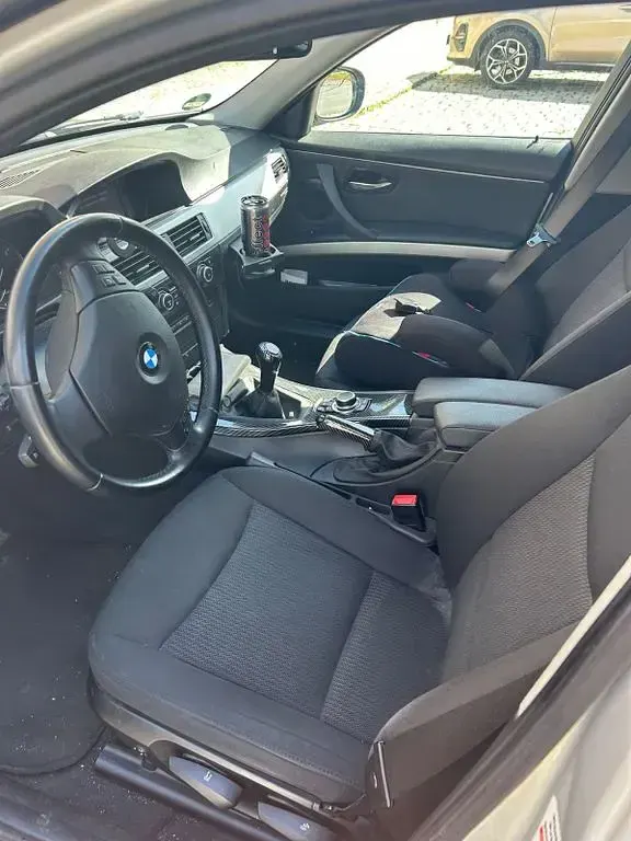 Gebraucht BMW 320 184 PS (135 kW) 2010 Grau Limousine