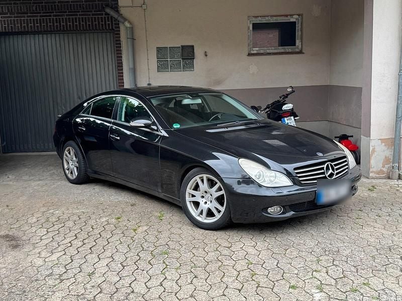 Schwarz Gebraucht 2007 Mercedes CLS320 Limousine | 4.600 € (Fairer Preis) - Bild 1/4
