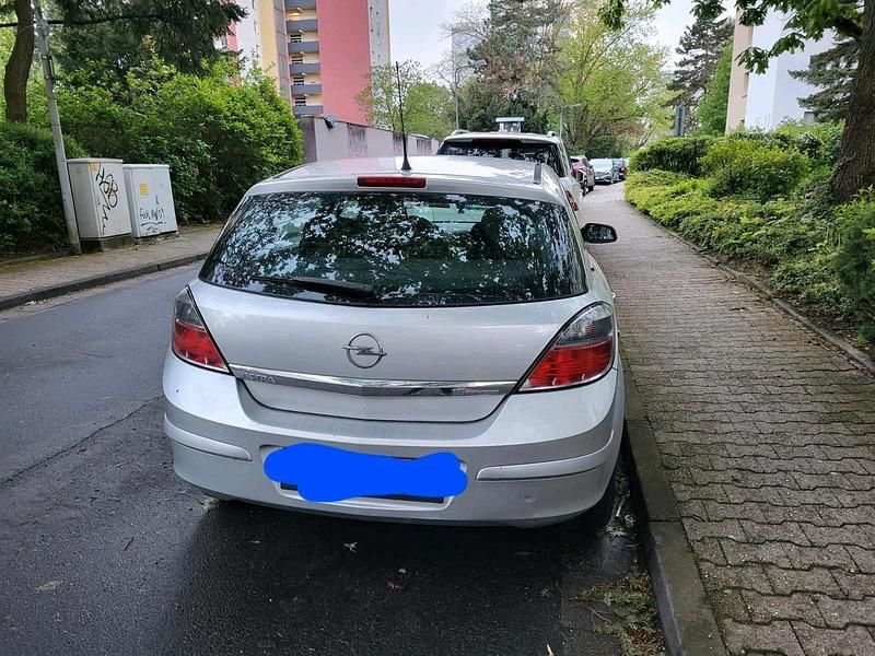 Silber Gebraucht 2007 Opel Astra Limousine | 2.450 € (Etwas zu teuer) - Bild 1/4