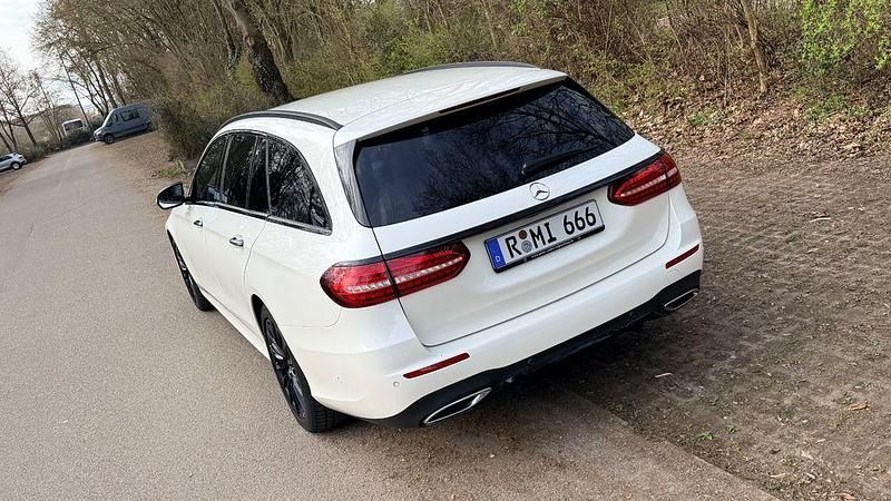 Gebraucht Mercedes E400 340 PS (250 kW) 2023 Weiß Limousine