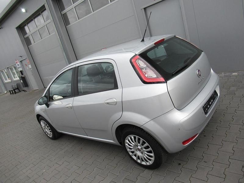 Gebraucht Fiat Punto Easy 69 PS (50 kW) 2012 Silber Kleinwagen