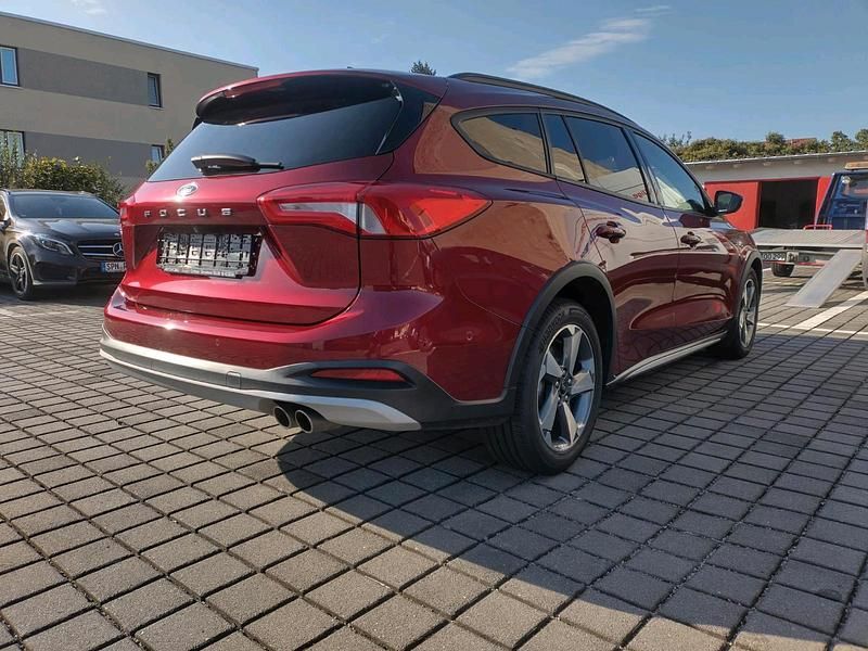 Gebraucht Ford Focus Active 125 PS (91 kW) 2019 Rot Kombi