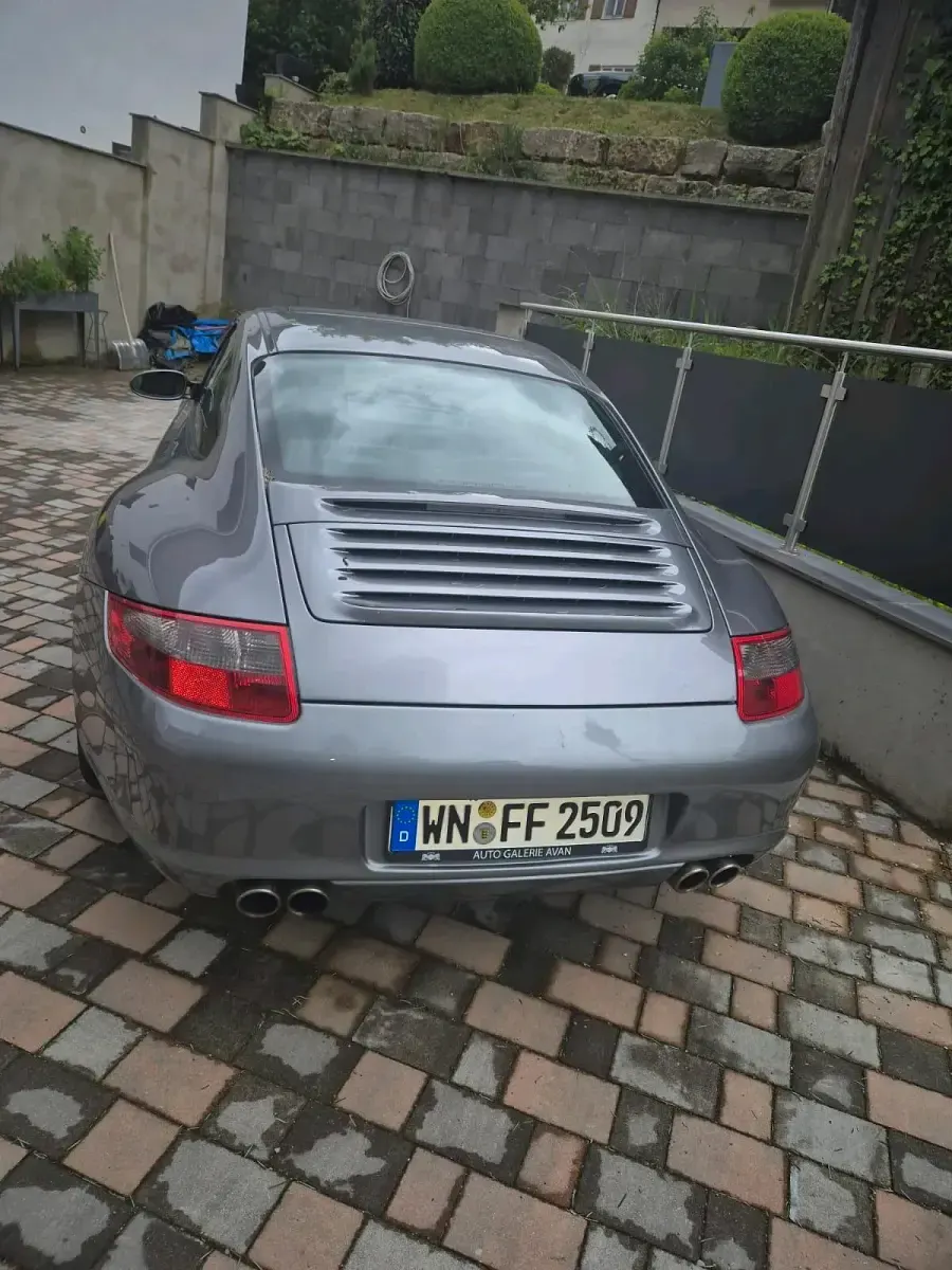 Usata Porsche 911 Carrera 325 CV (239 kW) 2005 Grigio Coupé