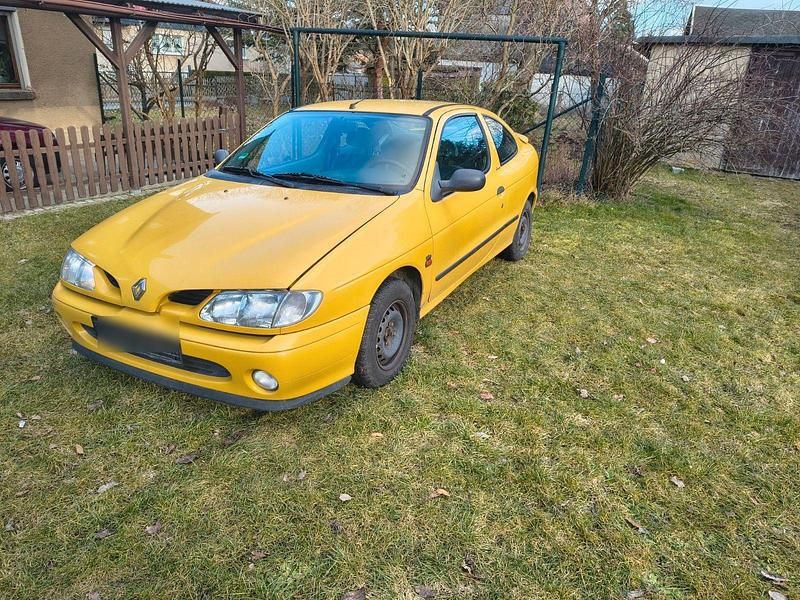 Gelb Gebraucht 1996 Renault Mégane Coupé Coupé | 1.800 € - Bild 1/4