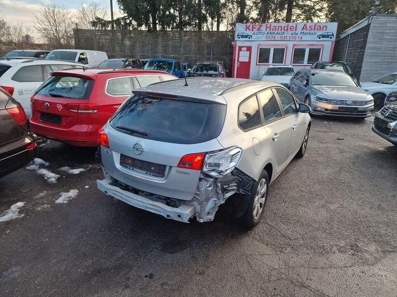 Gebraucht Opel Astra Edition 140 PS (102 kW) 2016 Silber Kombi