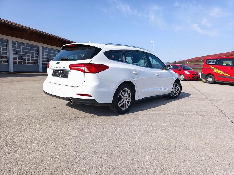 Gebraucht Ford Focus Cool & Connect 125 PS (91 kW) 2019 Frostweiã? Kombi