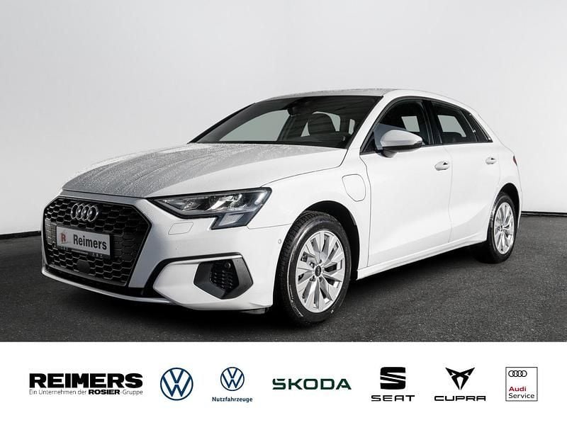 Gebraucht Audi A3 Sportback e-tron Basis 150 PS (110 kW) 2023 Weiß Kleinwagen