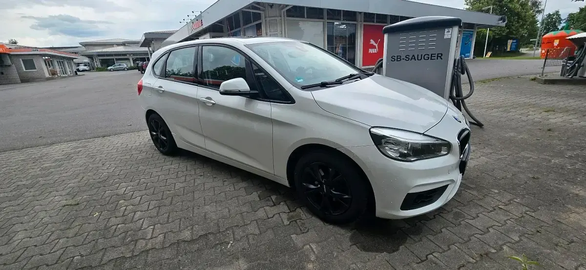 Gebraucht BMW 218 Active Tourer 150 PS (110 kW) 2015 Weiß Van / Kleinbus