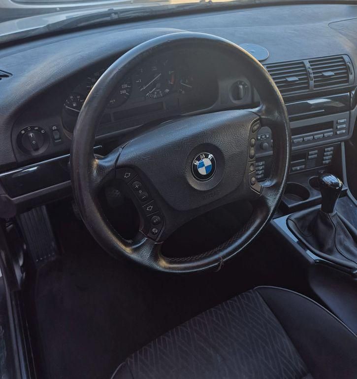 Second-hand BMW 520 170 CP (125 kW) 2003 Argintiu Berlinǎ