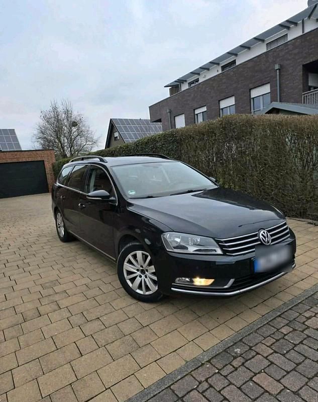 Gebraucht VW Passat 105 PS (77 kW) 2012 Schwarz Kombi