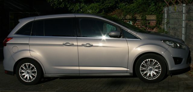 Gebraucht Ford Grand C-Max Titanium 156 PS (114 kW) 2011 Silber metallic Van / Kleinbus