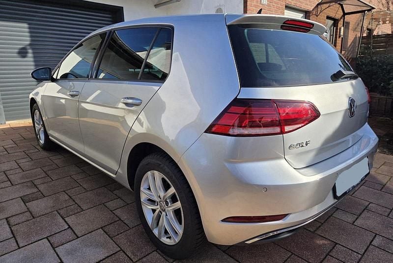 Gebraucht VW Golf VII 116 PS (85 kW) 2018 Silber Kleinwagen