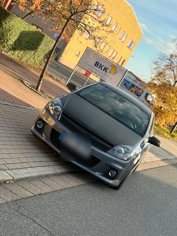 Silber Gebraucht 2006 Opel Astra GTC Coupé | 5.900 € - Bild 1/4