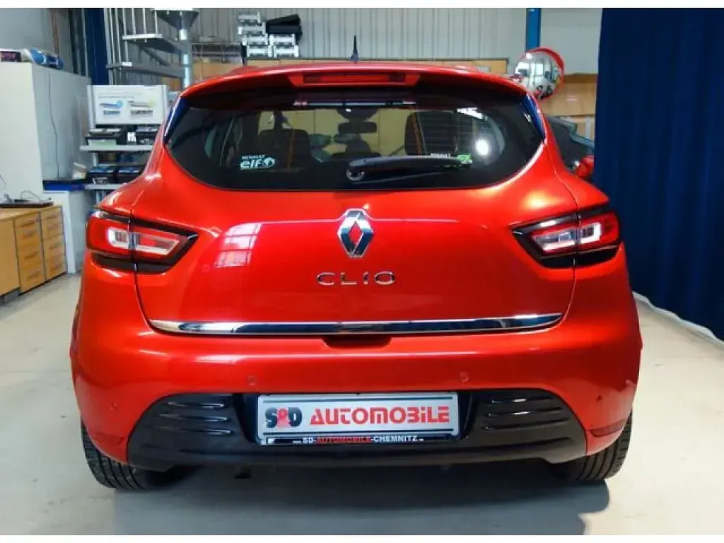 Gebraucht Renault Clio 118 PS (86 kW) 2017 Rotmetallic (metallic) Kleinwagen