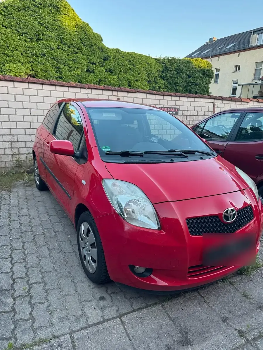 Gebraucht Toyota Yaris 69 PS (50 kW) 2008 Rot Kleinwagen