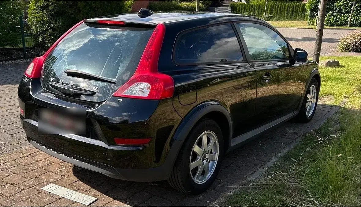 Gebraucht Volvo C30 Momentum 101 PS (74 kW) 2010 Schwarz Kleinwagen
