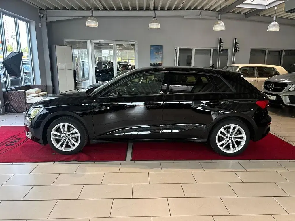 Gebraucht Audi A3 Sportback e-tron Basis 150 PS (110 kW) 2022 Brillantschwarz Kleinwagen