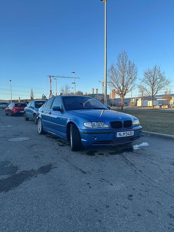 Second-hand BMW 330 Performance 231 CP (169 kW) 2001 Albastru Berlinǎ