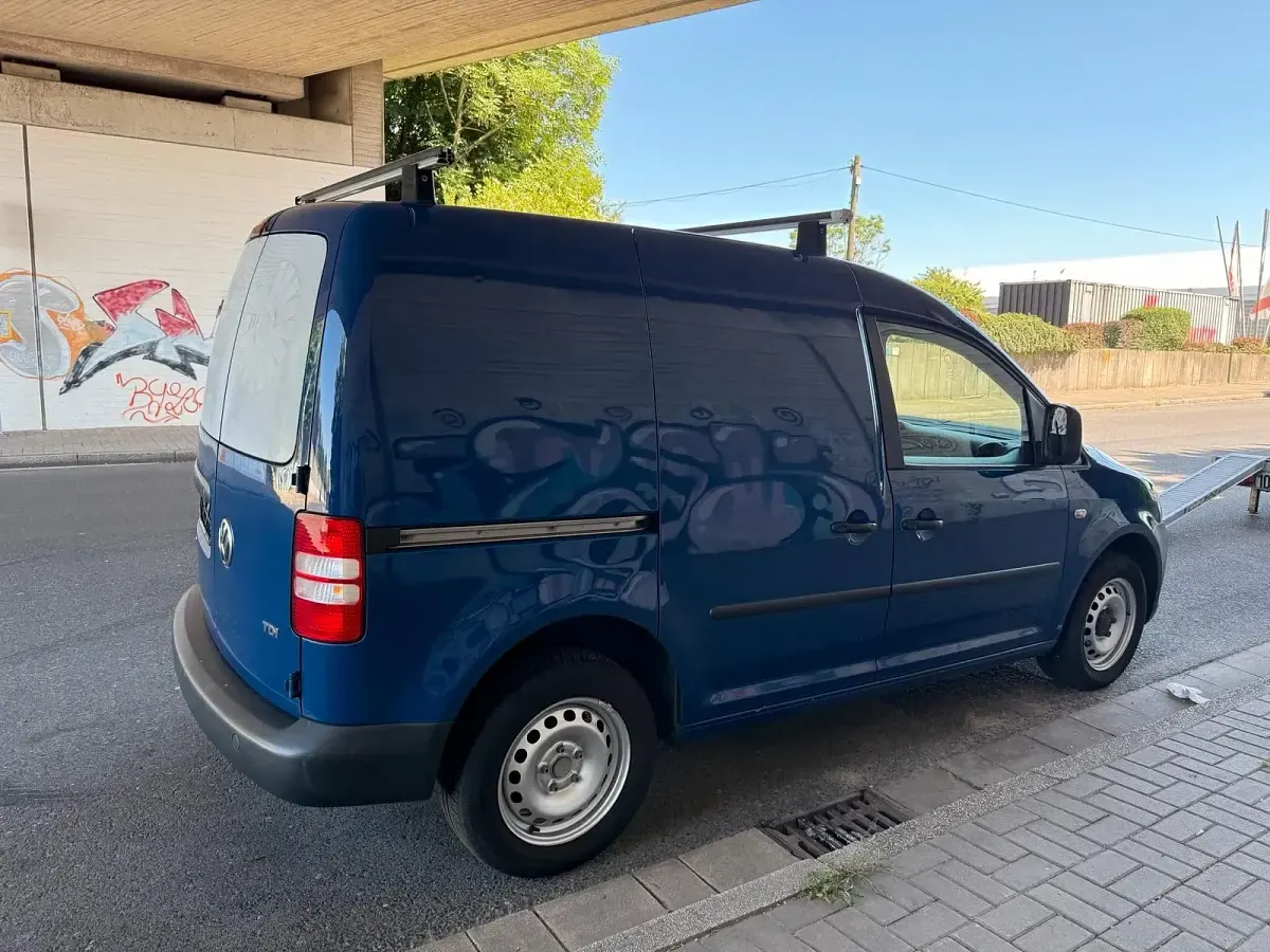 Gebraucht VW Caddy Trendline 75 PS (55 kW) 2012 Blau Van / Kleinbus