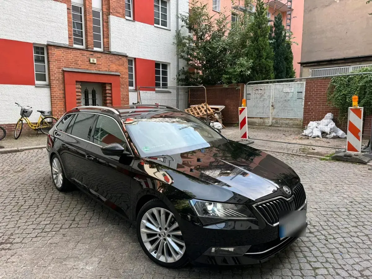 Gebraucht Skoda Superb Elegance 150 PS (110 kW) 2017 Schwarz Kombi