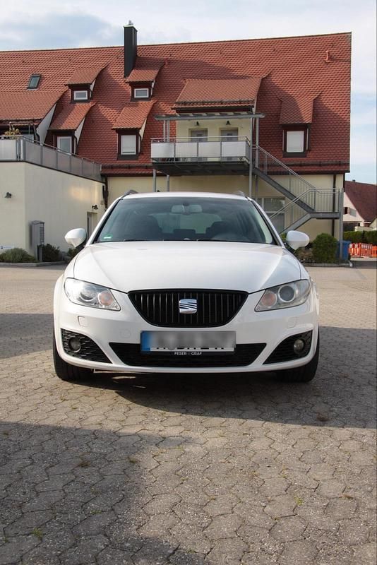 Weiß Gebraucht 2011 Seat Exeo Kombi | 3.200 € (Guter Preis) - Bild 1/4