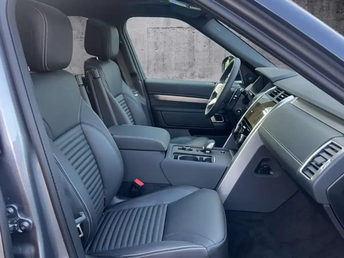 Gebraucht Land Rover Discovery SE Dynamic 300 PS (220 kW) 2024 Grau SUV