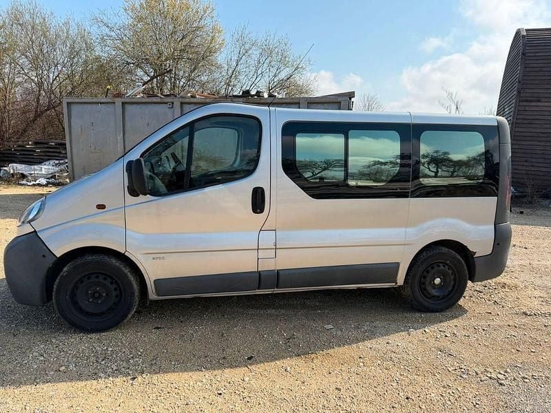 Gebraucht Opel Vivaro 101 PS (74 kW) 2003 Silber Van / Kleinbus