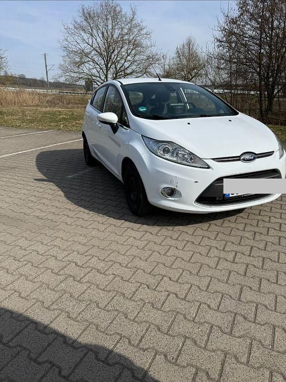 Gebraucht Ford Fiesta Titanium 97 PS (71 kW) 2012 Weiß Kleinwagen