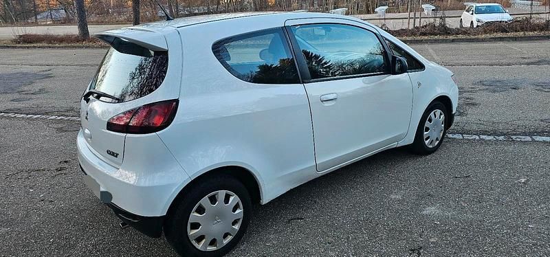 Gebraucht Mitsubishi Colt 95 PS (69 kW) 2009 Weiß Kleinwagen