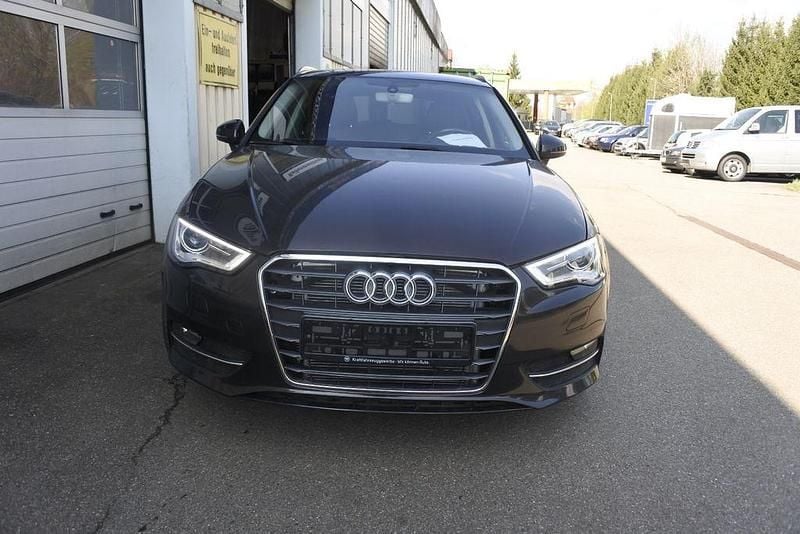 Second-hand Audi A3 Ambiente 110 CP (80 kW) 2015 Maro Berlinǎ