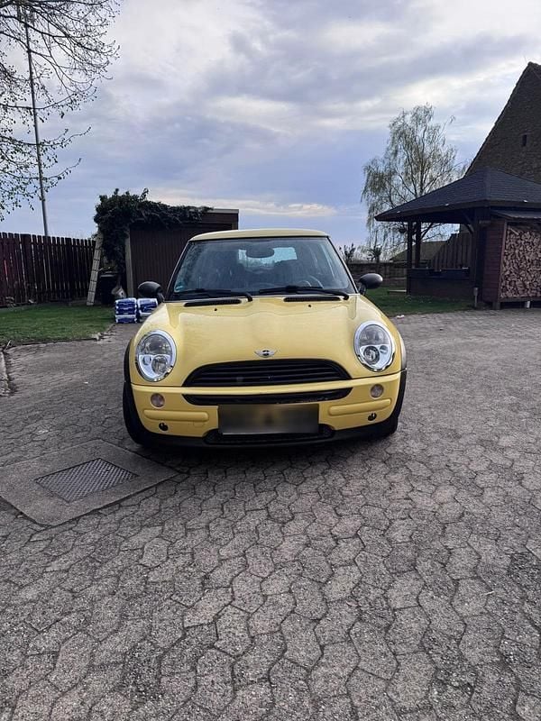 Usado Mini ONE 90 HP (66 kW) 2002 Amarelo Citadino