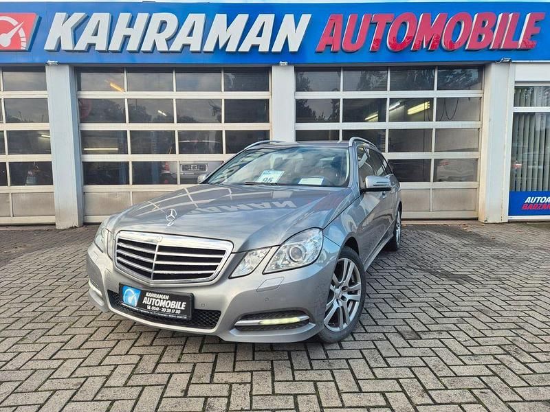 Silber Gebraucht 2011 Mercedes E250 Kombi | 13.499 € (Fairer Preis) - Bild 1/4