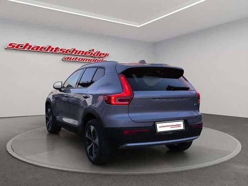 Nowe Volvo XC40 Core 163 KM (119 kW) 2026 Srebrny SUV