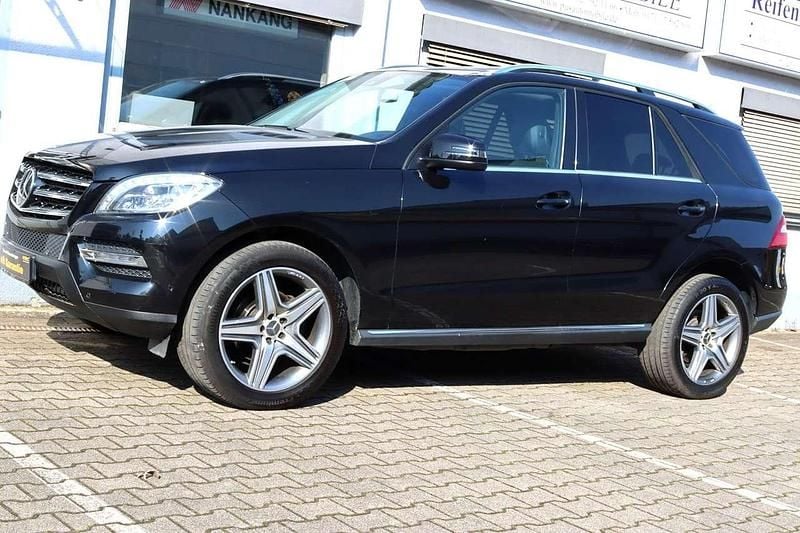 Gebraucht Mercedes ML350 258 PS (189 kW) 2015 Obsidianschwarz  metalliclack SUV