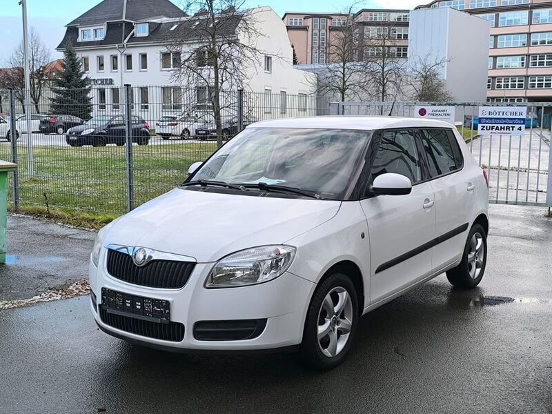 Gebraucht Skoda Fabia Style 60 PS (44 kW) 2009 Weiß Kleinwagen