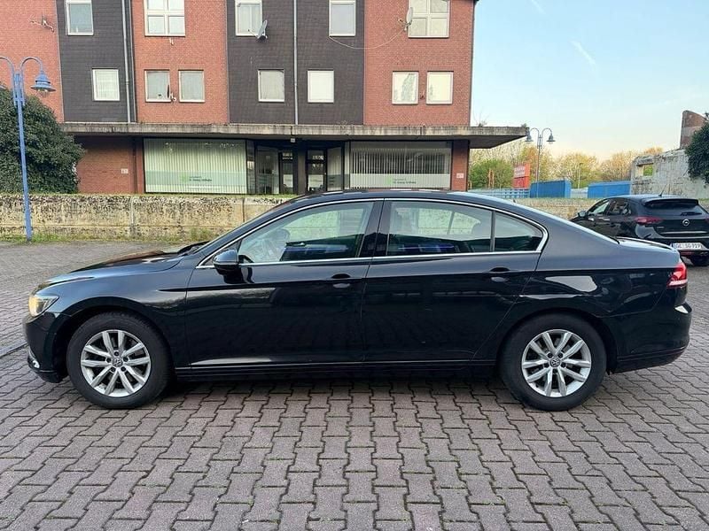 Gebraucht VW Passat 120 PS (88 kW) 2017 Schwarz Limousine