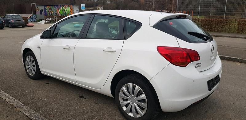 Gebraucht Opel Astra Cosmo 110 PS (80 kW) 2010 Weiß Limousine