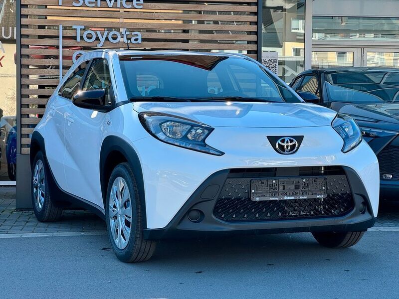 Weiß Neu 2025 Toyota Aygo Business Edition Kleinwagen | 17.890 € - Bild 1/4