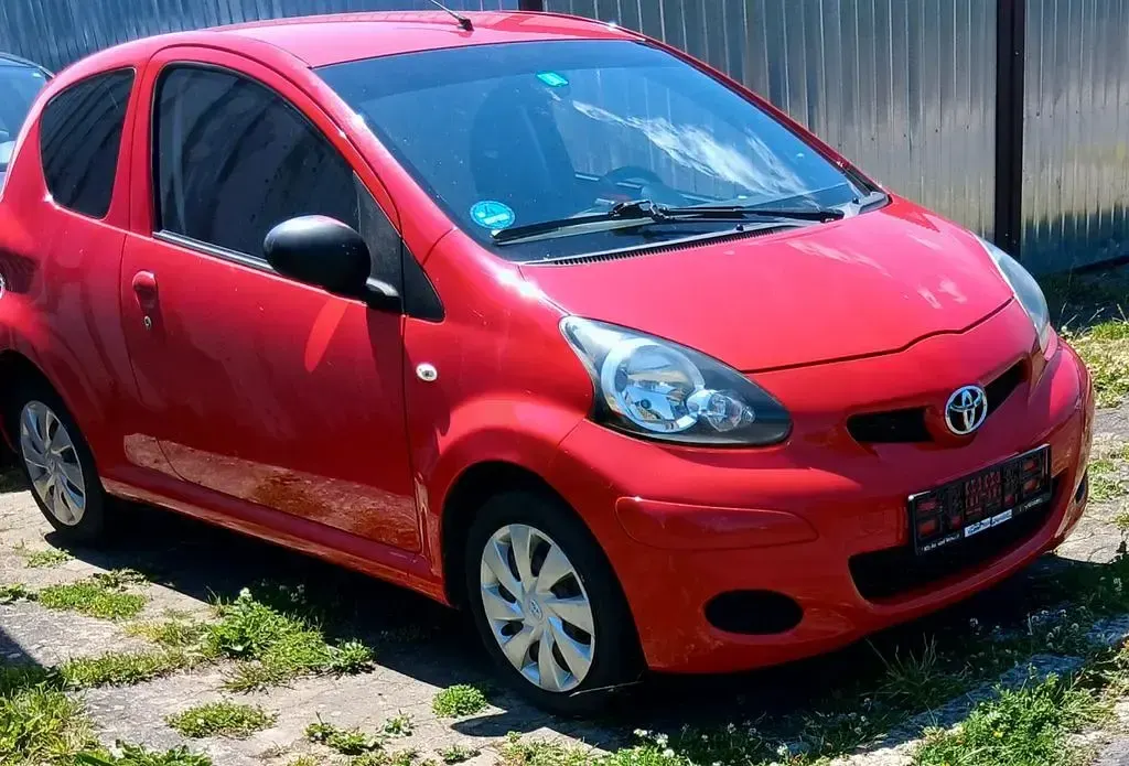 Gebraucht Toyota Aygo 68 PS (50 kW) 2008 Rot Kleinwagen