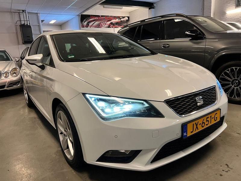 Weiß Gebraucht 2016 Seat Leon Style Limousine | 6.750 € (Superpreis) - Bild 1/4