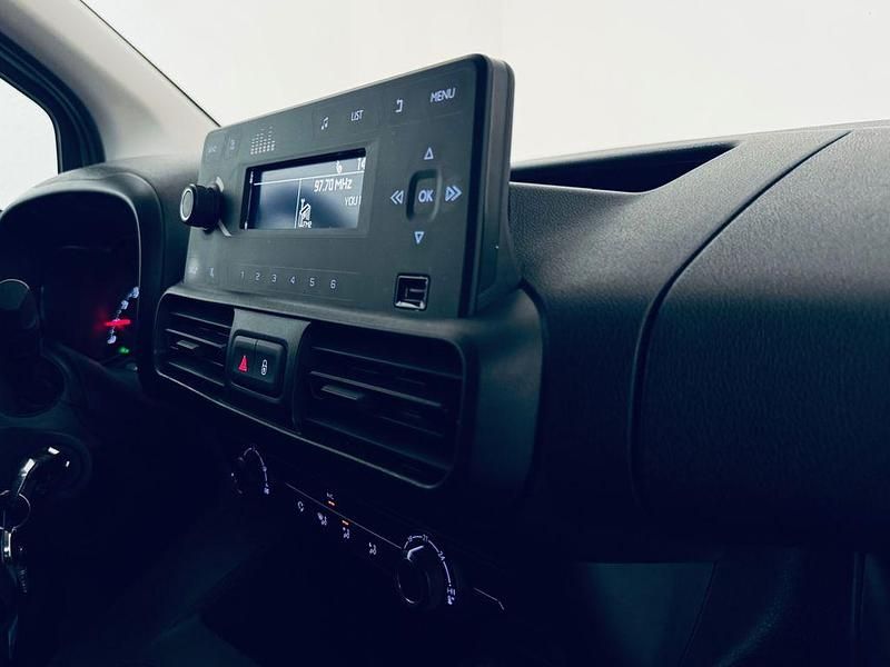 Gebraucht Opel Combo Selection 102 PS (75 kW) 2022 Weiß Van / Kleinbus